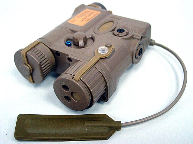 激安スーパーの“売上対決” Element AN/PEQ-16A Pointer Illumunator Aiming Flashlight Tan トイガン